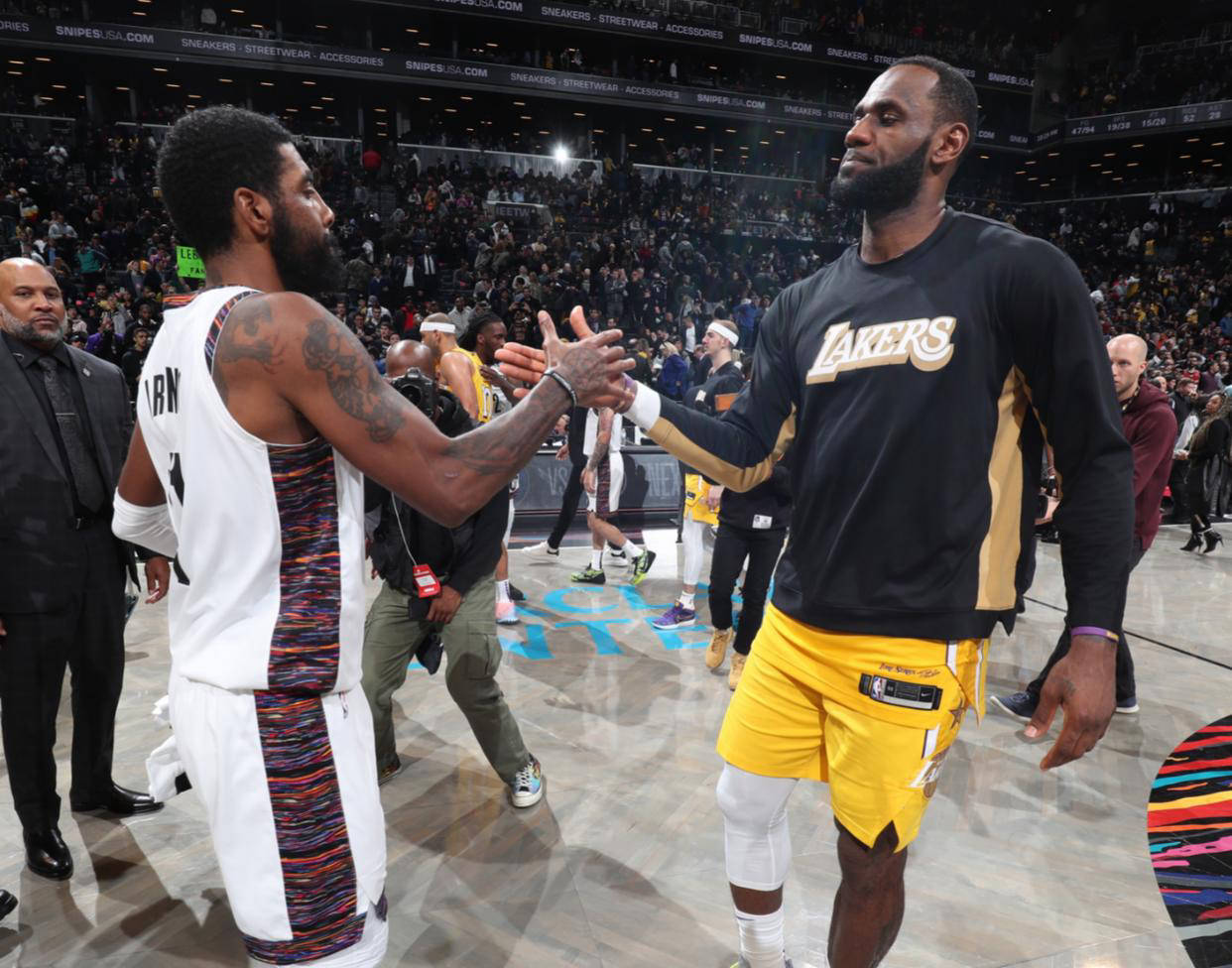 出色防守引发热议！，詹姆斯在TL比赛中锐不可当观众掌声雷动的简单介绍九游娱乐官网