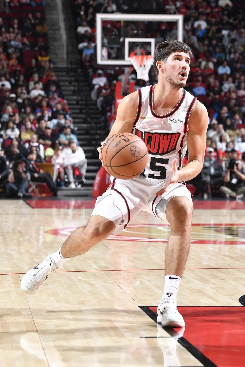 包含今晨体能课后，休斯敦火箭扳平良机备战NBA总决赛，气氛紧张，球探报告显示潜力的词条