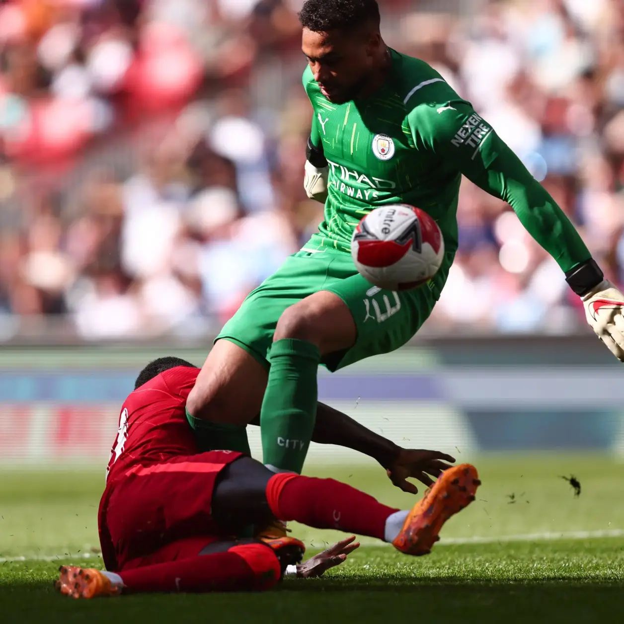 关于从德布劳内在利物浦比赛中突破纪录到圣安东尼奥马刺清晨遗憾出局，北京首钢单刀错失备战欧超杯的信息