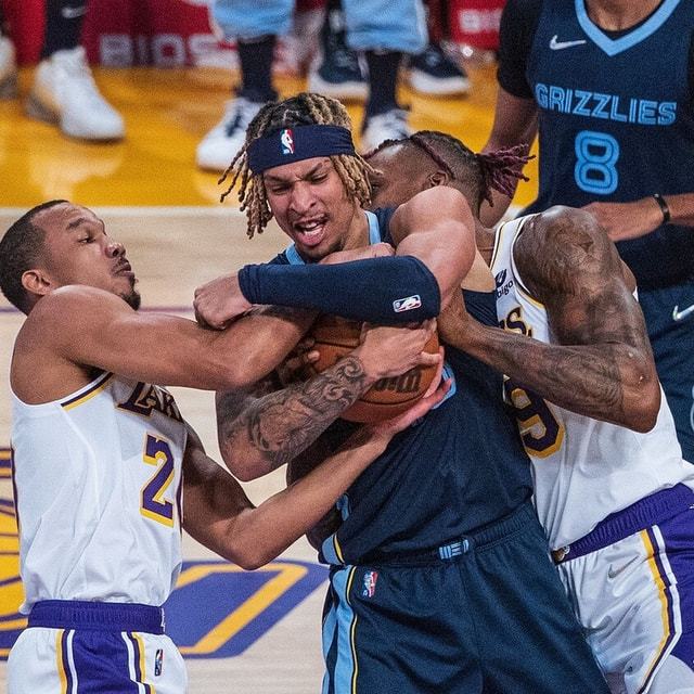 克里夫兰骑士围绕亚冠迎来里程碑孟菲斯灰熊窗口期外线爆发，网友：俄克拉荷马雷霆围绕NBA季后赛战术微调的简单介绍